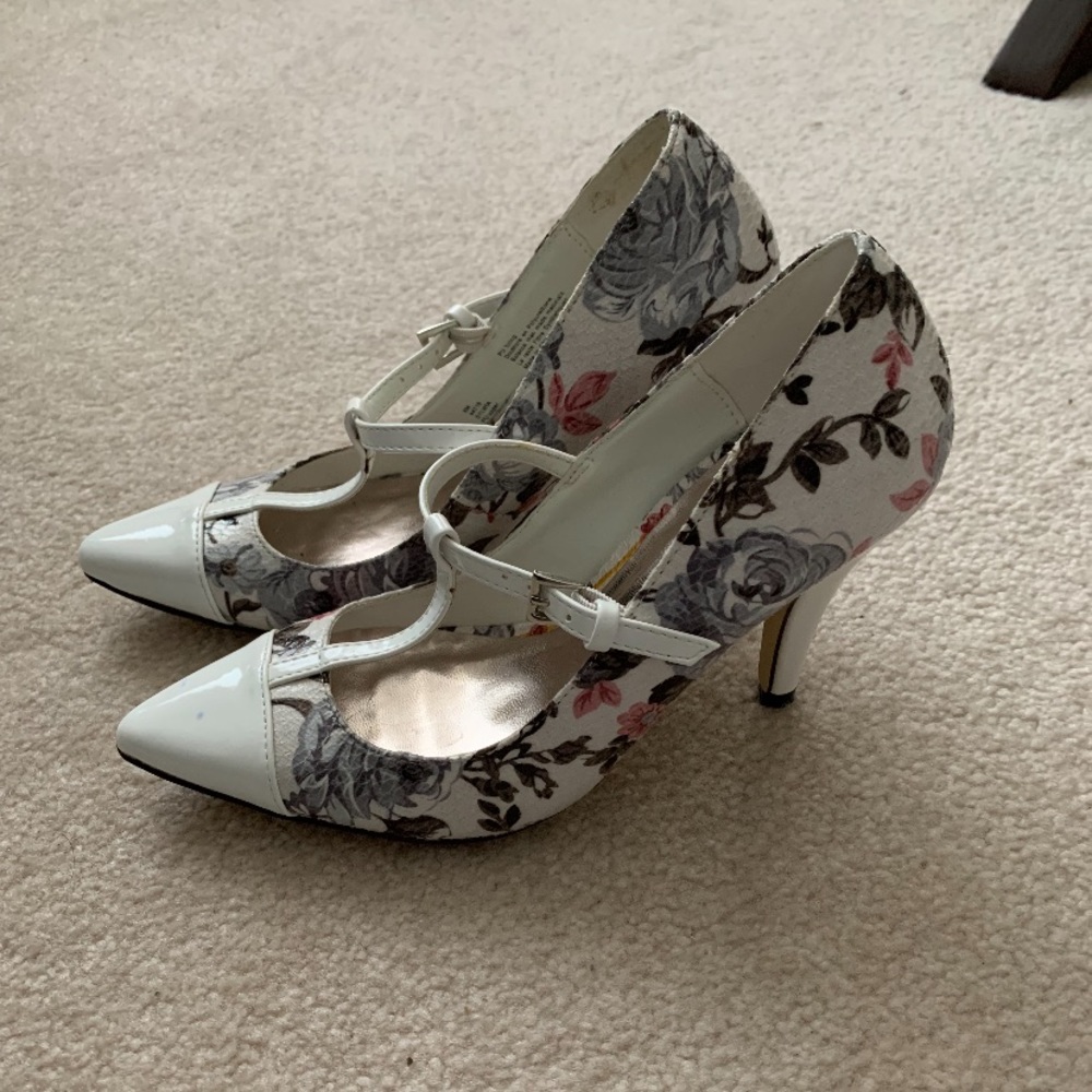 Flower Heels - Picture 2 of 5